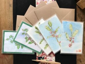 Cartes peintes à la main sur le thème du houx, avec enveloppe.