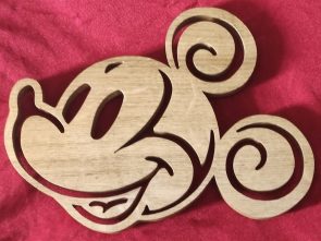 Dessous de plat en bois d'une souris célèbre