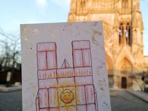 Cathédrale de Reims en biscuits roses : la version carte postale !
